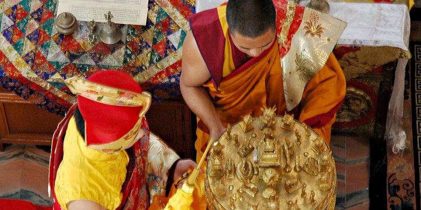 Tibetan_buddhist_sakya_mandala_offering