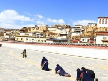 tibetan-buddhist-prostration-800x410-640x328