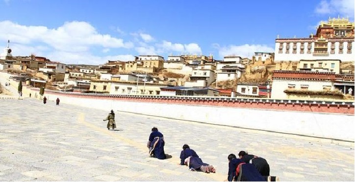 tibetan-buddhist-prostration-800x410-640x328