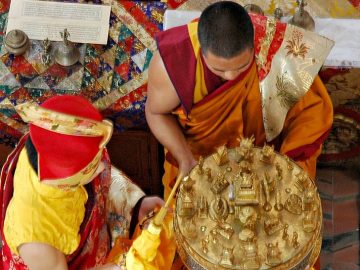 Tibetan_buddhist_sakya_mandala_offering
